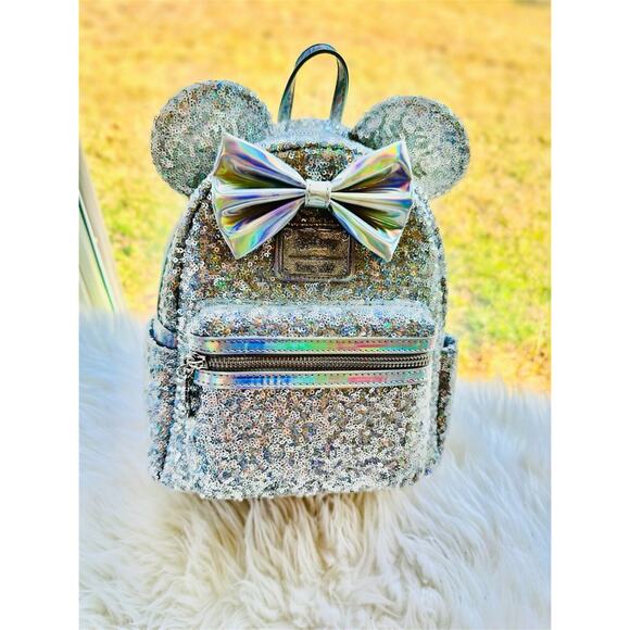 *NEW EXCLUSIVE* Loungefly XLasr Disney Holographic Sequin Minnie Mini Backpack - Picture 1 of 11